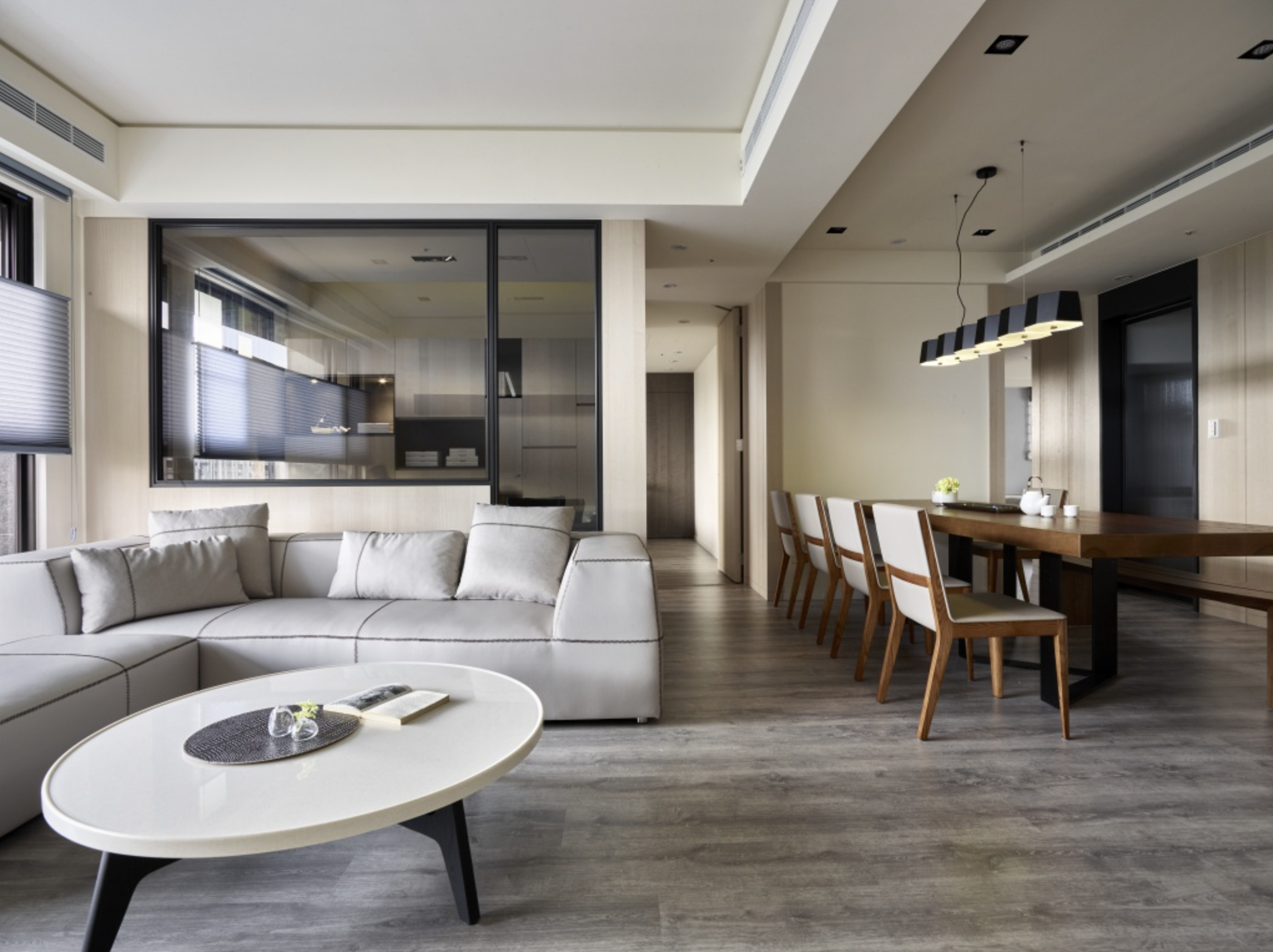 裝修做到一半，遇到廠商擺爛、亂追加、拖延工期怎麼辦？律師教你依法催告、合法解約與求償重點，避免一時衝動反而賠錢。